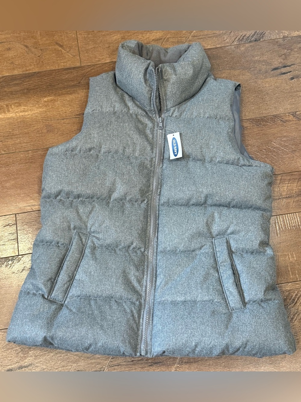 Old Navy Women’s Gray Puffer Vest Size Small NWT